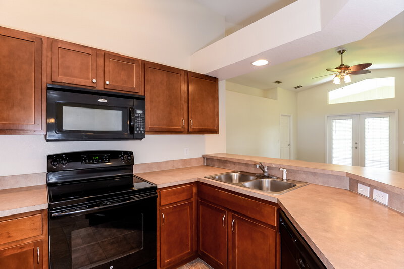 2,005/Mo, 14608 Rannoch Moor Pl Wimauma, FL 33598 Kitchen View 2