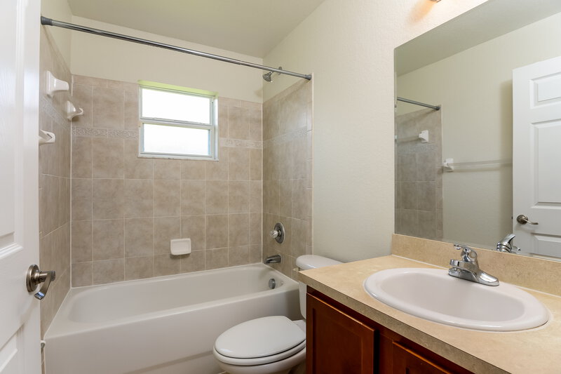 2,005/Mo, 14608 Rannoch Moor Pl Wimauma, FL 33598 Master Bathroom View