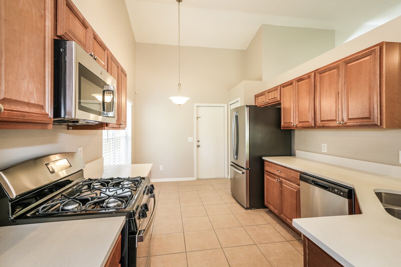 2,300/Mo, 29805 Morningmist Dr Wesley Chapel, FL 33543 Kitchen View