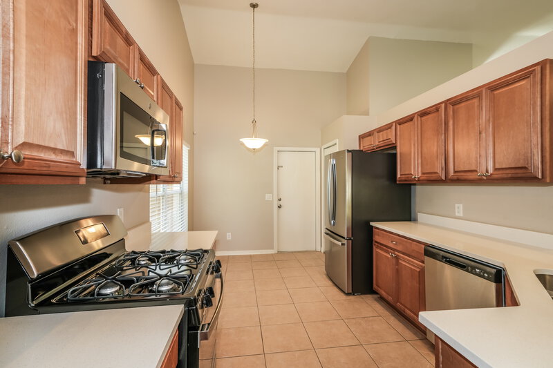 2,300/Mo, 29805 Morningmist Dr Wesley Chapel, FL 33543 Kitchen View 2