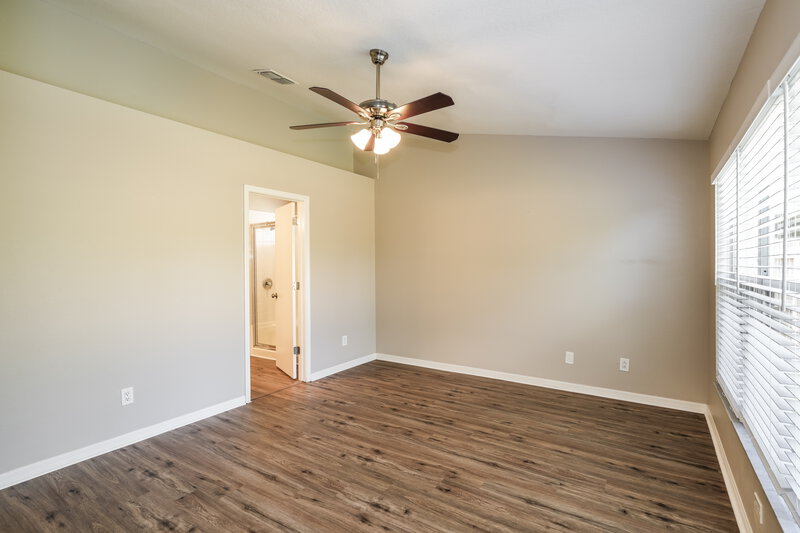 2,300/Mo, 29805 Morningmist Dr Wesley Chapel, FL 33543 Main Bedroom View