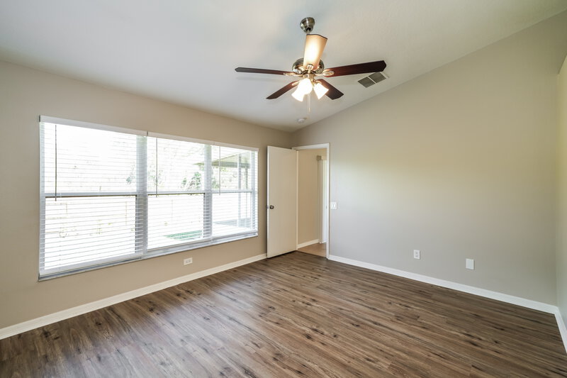 2,300/Mo, 29805 Morningmist Dr Wesley Chapel, FL 33543 Main Bedroom View 2