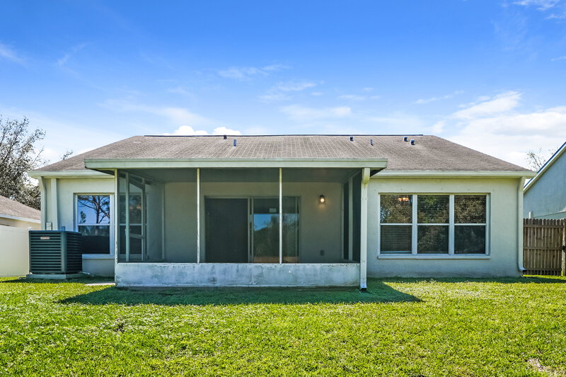 2,300/Mo, 29805 Morningmist Dr Wesley Chapel, FL 33543 Rear View