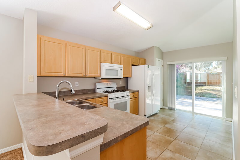 1,980/Mo, 6923 Summer Harbor Ln Riverview, FL 33578 Kitchen View