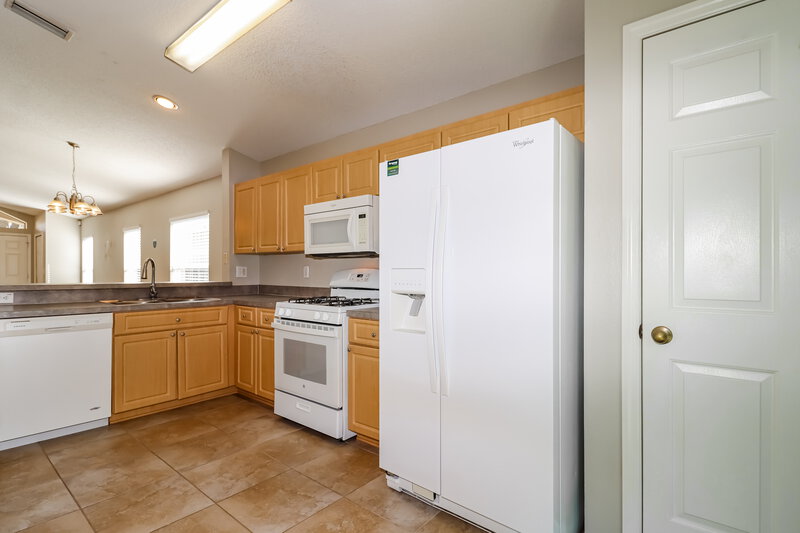 1,980/Mo, 6923 Summer Harbor Ln Riverview, FL 33578 Kitchen View 2