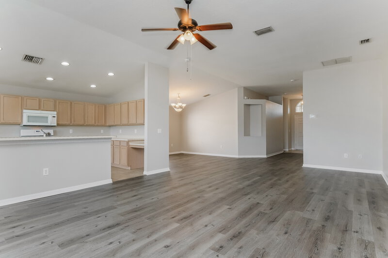 2,215/Mo, 6613 Cambridge Park Dr Apollo Beach, FL 33572 Living Room View