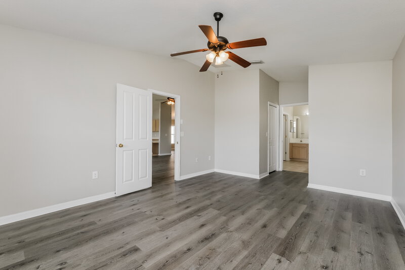 2,215/Mo, 6613 Cambridge Park Dr Apollo Beach, FL 33572 Main Bathroom View