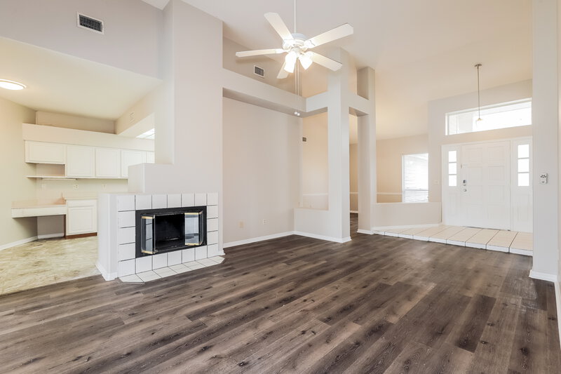 2,590/Mo, 9203 Rockrose Dr Tampa, FL 33647 Living Room View 2