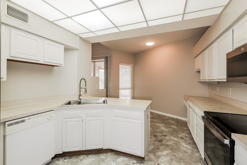 2,590/Mo, 9203 Rockrose Dr Tampa, FL 33647 Kitchen View