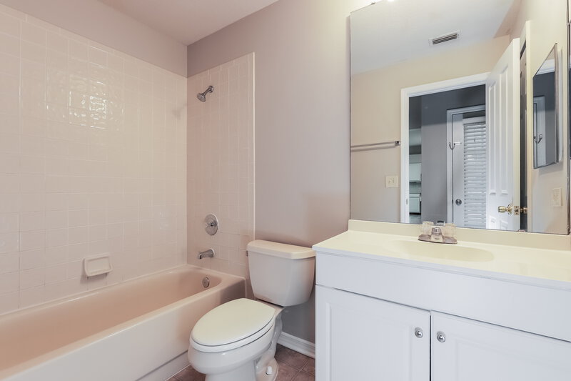 2,590/Mo, 9203 Rockrose Dr Tampa, FL 33647 Bathroom View