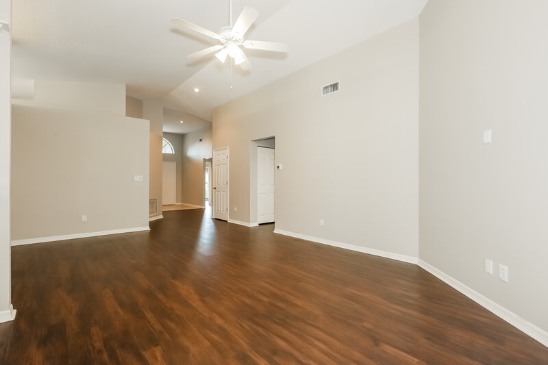 2,500/Mo, 1710 Wakefield Dr Brandon, FL 33511 Living Room View 2