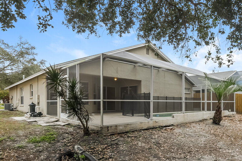 2,500/Mo, 1710 Wakefield Dr Brandon, FL 33511 Rear View
