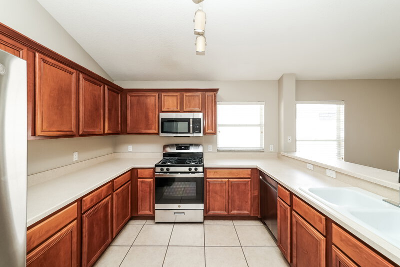2,795/Mo, 16820 Hawkridge Rd Lithia, FL 33547 Kitchen View