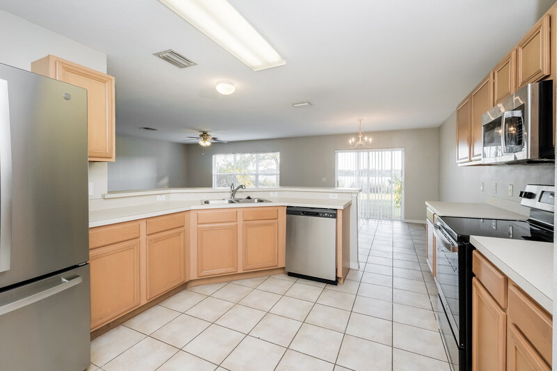 3,920/Mo, 6617 Gates Pointe Way Riverview, FL 33578 Kitchen View