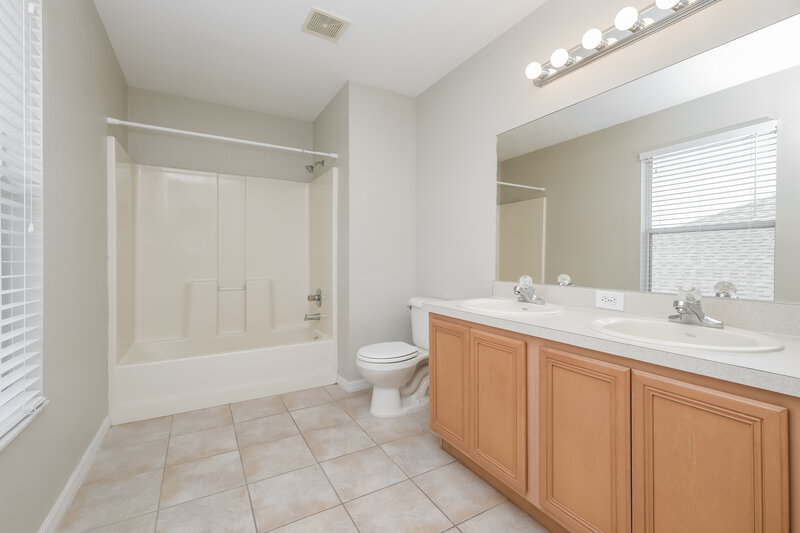 3,920/Mo, 6617 Gates Pointe Way Riverview, FL 33578 Main Bathroom View