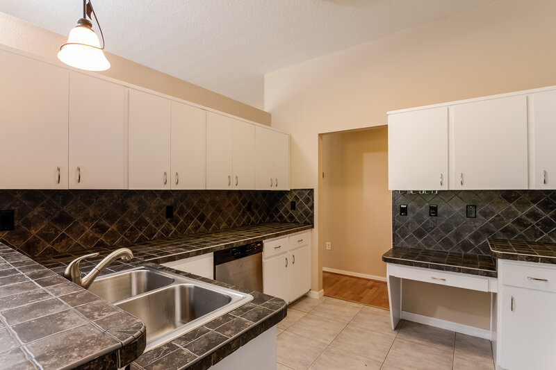 2,310/Mo, 4345 Harney Ct New Port Richey, FL 34655 Kitchen View