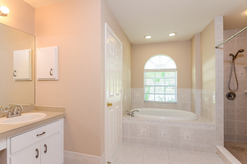 2,310/Mo, 4345 Harney Ct New Port Richey, FL 34655 Master Bathroom View