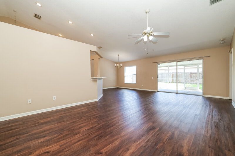 2,250/Mo, 12614 Midpointe Dr Riverview, FL 33578 Living Room View 2