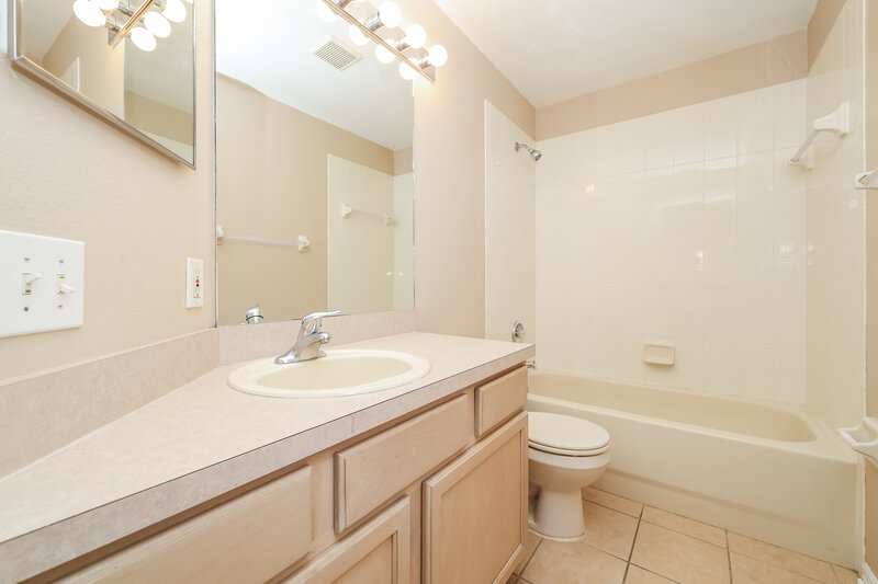 2,250/Mo, 12614 Midpointe Dr Riverview, FL 33578 Bathroom View