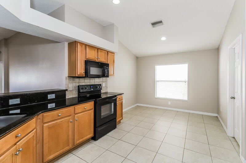 0/Mo, 15950 Leatherleaf Ln Land O Lakes, FL 34638 Kitchen View