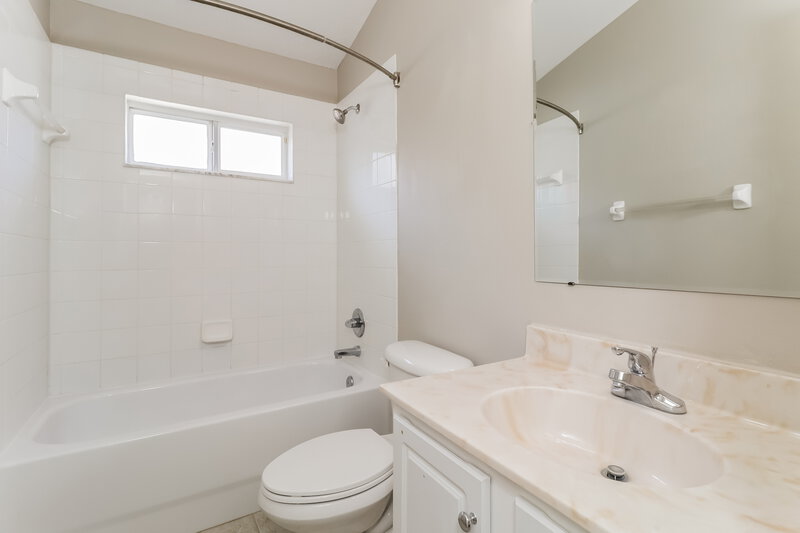0/Mo, 15950 Leatherleaf Ln Land O Lakes, FL 34638 Bathroom View