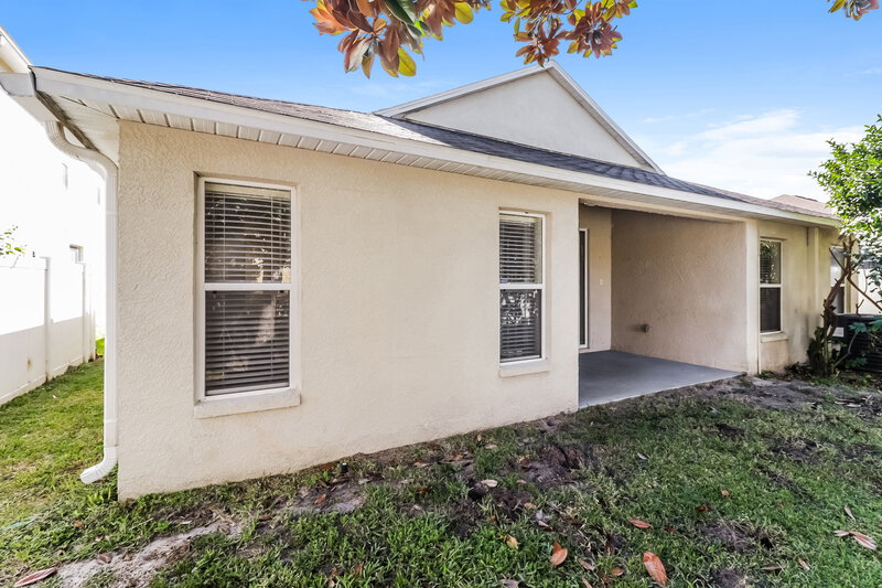 0/Mo, 15950 Leatherleaf Ln Land O Lakes, FL 34638 Rear View