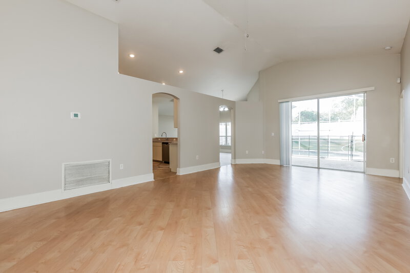 2,155/Mo, 5147 Pond View Ct Zephyrhills, FL 33541 Living Room View 2