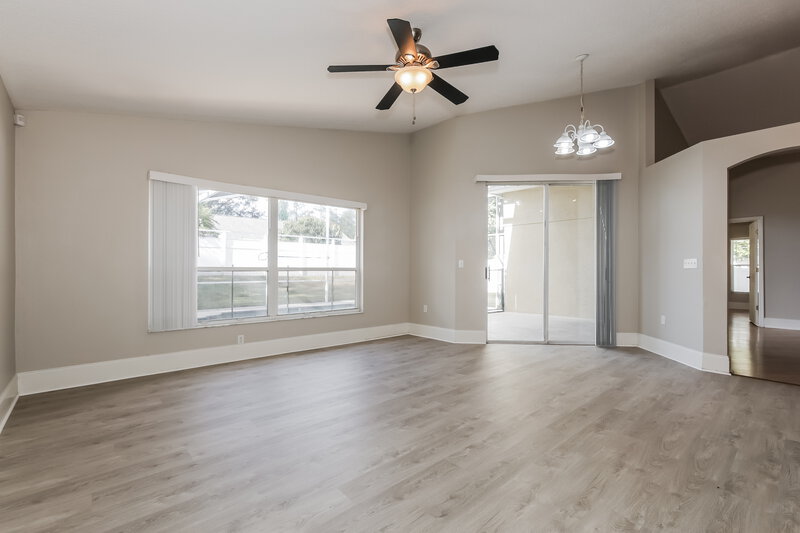 2,155/Mo, 5147 Pond View Ct Zephyrhills, FL 33541 Family Room View