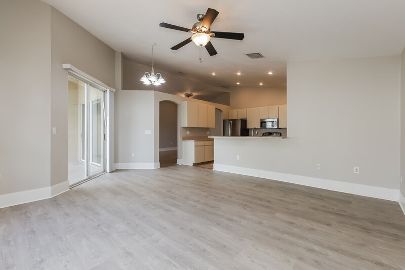 2,155/Mo, 5147 Pond View Ct Zephyrhills, FL 33541 Family Room View 2