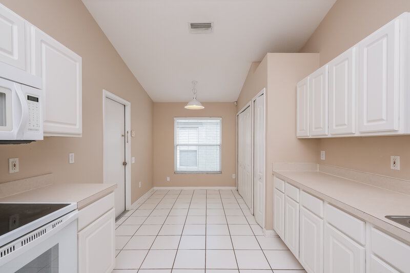 2,100/Mo, 12442 Midpointe Dr Riverview, FL 33569 Kitchen View