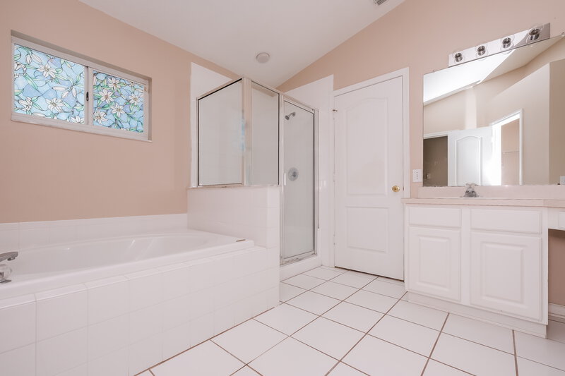 2,100/Mo, 12442 Midpointe Dr Riverview, FL 33569 Main Bathroom View