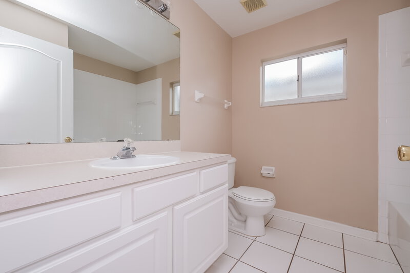 2,100/Mo, 12442 Midpointe Dr Riverview, FL 33569 Bathroom View