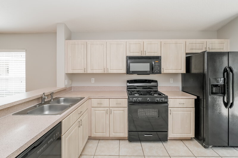 1,815/Mo, 10237 Lakeside Vista Dr Riverview, FL 33569 Kitchen View