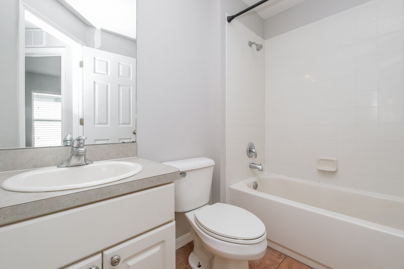 1,815/Mo, 10237 Lakeside Vista Dr Riverview, FL 33569 Bathroom View 2