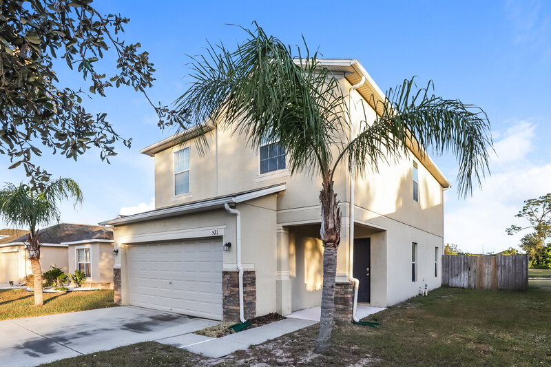 2,160/Mo, 521 Laguna Mill Dr Ruskin, FL 33570 Front View