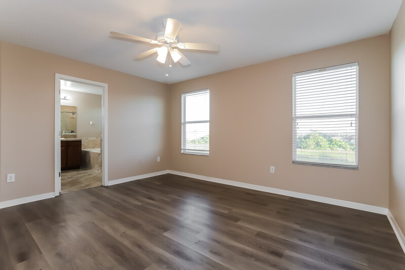 2,160/Mo, 521 Laguna Mill Dr Ruskin, FL 33570 Main Bedroom View