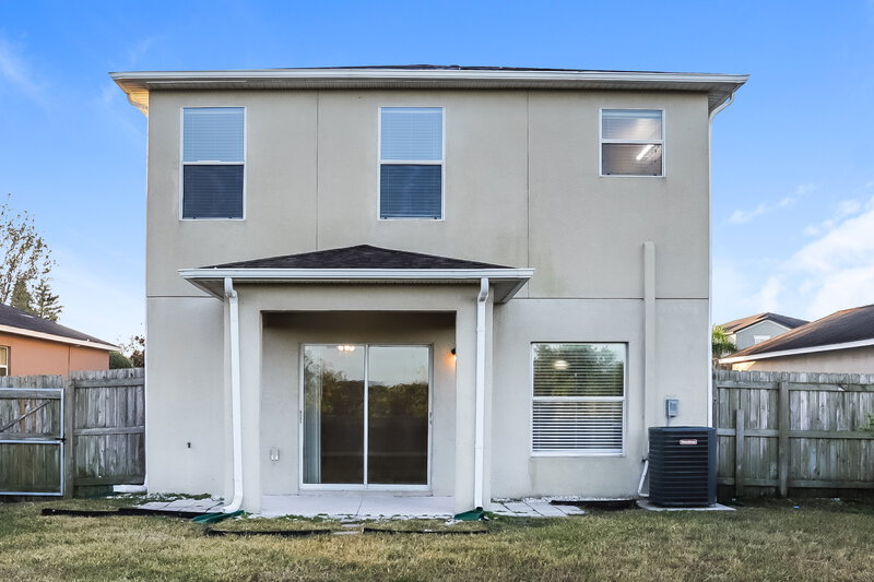 2,160/Mo, 521 Laguna Mill Dr Ruskin, FL 33570 Rear View