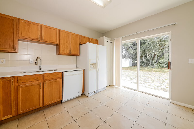 2,250/Mo, 12702 Adventure Dr Riverview, FL 33579 Kitchen View