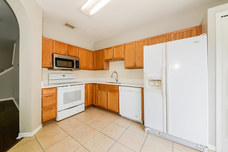 2,250/Mo, 12702 Adventure Dr Riverview, FL 33579 Kitchen View 2