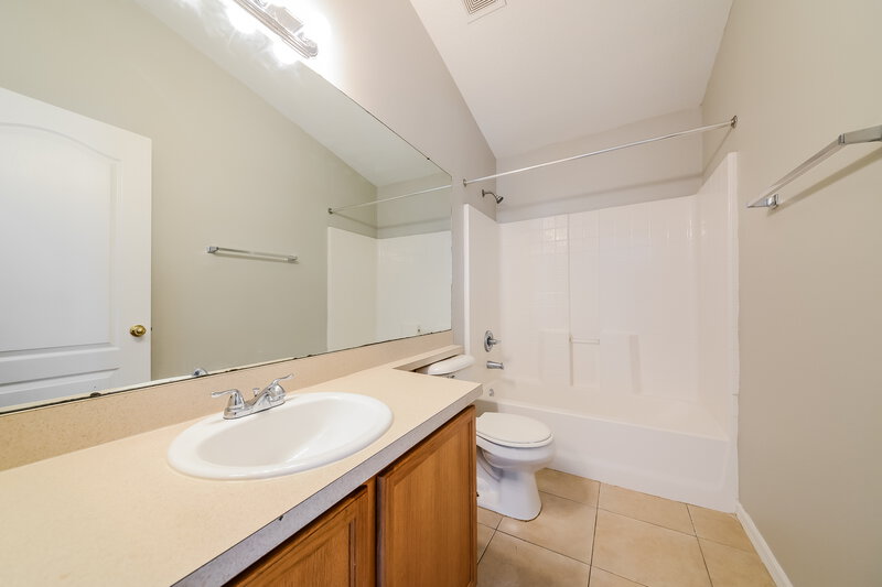 2,250/Mo, 12702 Adventure Dr Riverview, FL 33579 Bathroom View