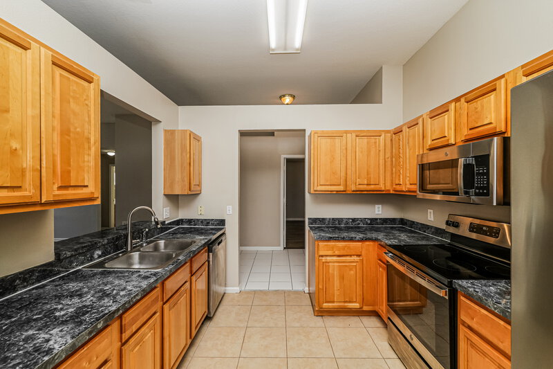 2,310/Mo, 12813 Early Run Ln Riverview, FL 33578 Kitchen View