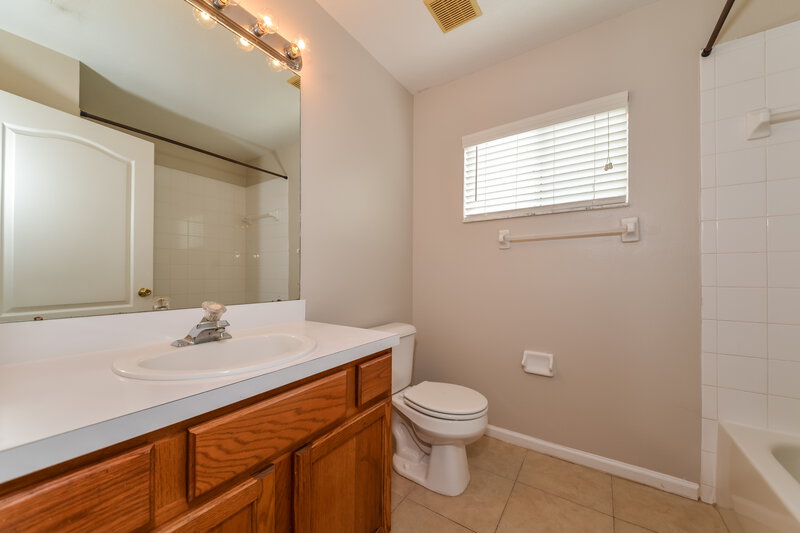 2,250/Mo, 12813 Early Run Ln Riverview, FL 33578 Bathroom View