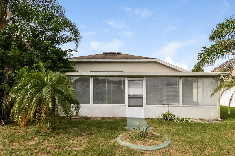 2,250/Mo, 12813 Early Run Ln Riverview, FL 33578 Rear View