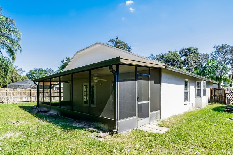 2,295/Mo, 2302 Kenwick Dr Valrico, FL 33596 Rear View