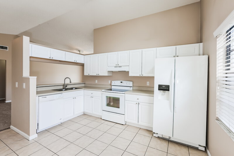 1,945/Mo, 10818 Peppersong Dr Riverview, FL 33578 Kitchen View 2
