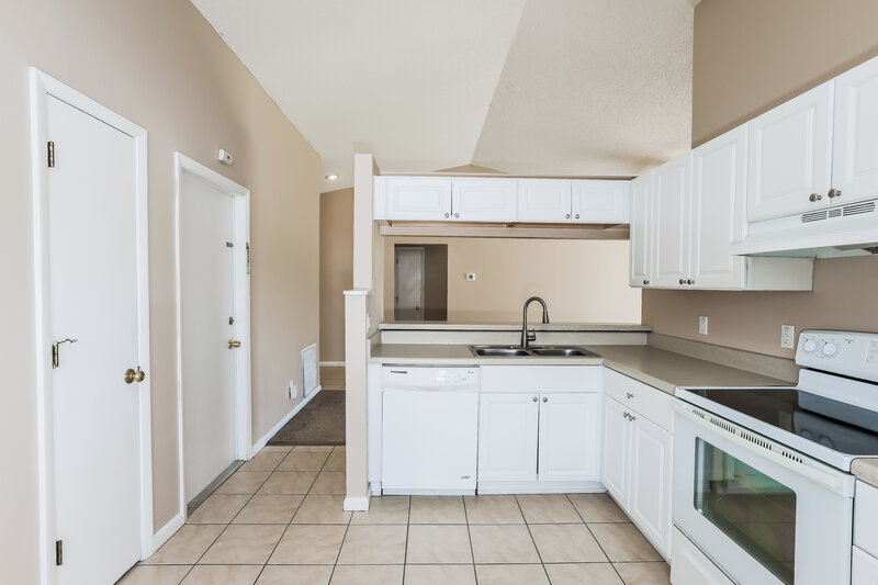 1,945/Mo, 10818 Peppersong Dr Riverview, FL 33578 Kitchen View 3