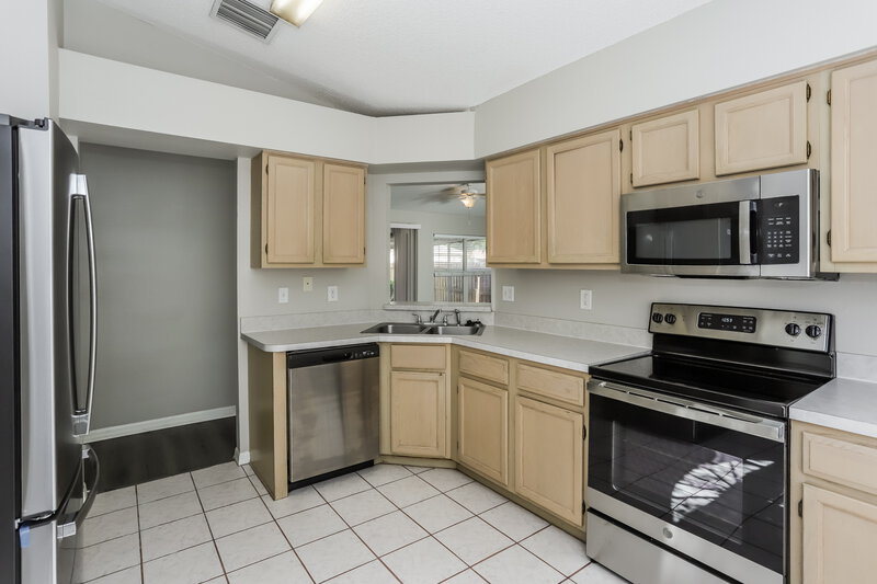 2,150/Mo, 11951 Lark Song Loop Riverview, FL 33579 Kitchen View