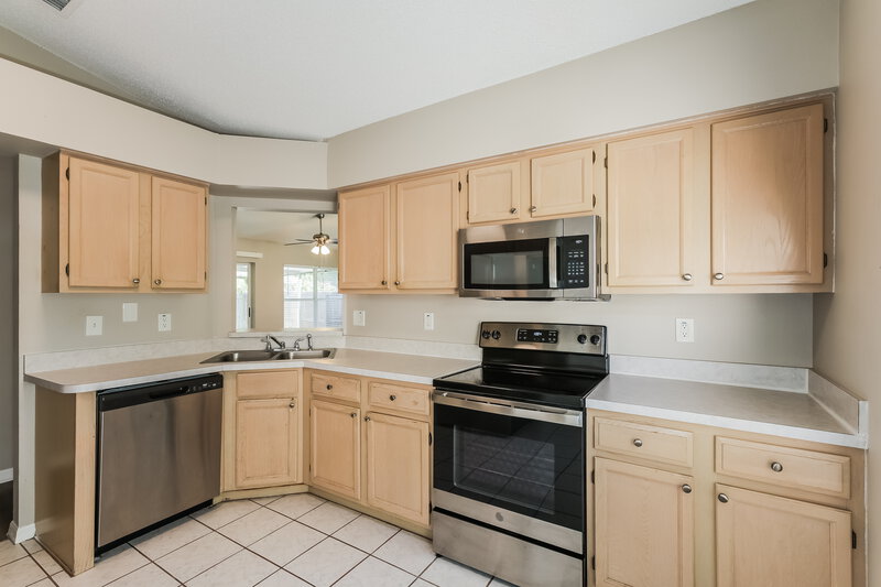 2,050/Mo, 11951 Lark Song Loop Riverview, FL 33579 Kitchen View 2