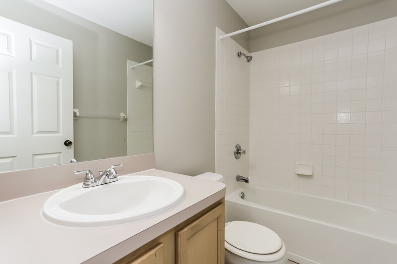 2,150/Mo, 11951 Lark Song Loop Riverview, FL 33579 Main Bathroom View
