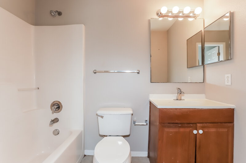 3,680/Mo, 13507 Padron Ct Riverview, FL 33579 Main Bathroom View